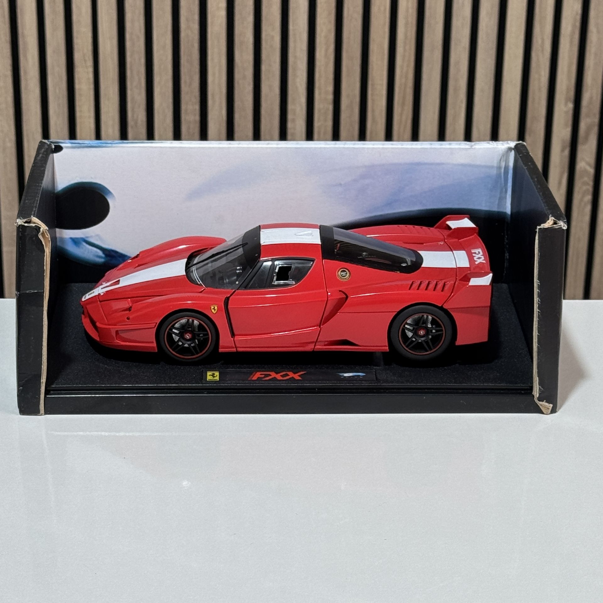 1:18 Ferrari FXX Black Wheels - Hot Wheels Elite