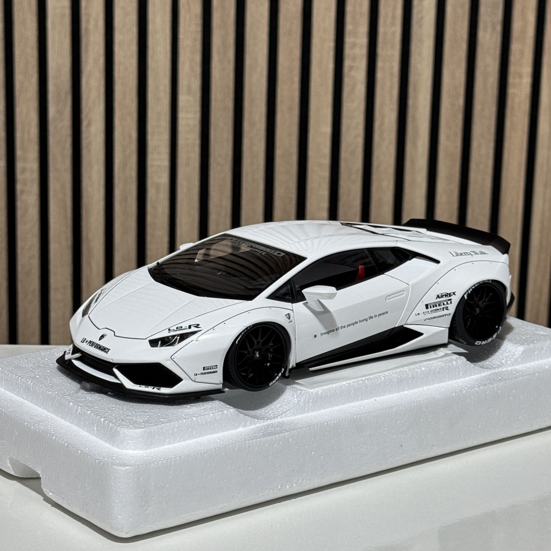 1:18 Lamborghini Huracan Liberty Walk LB 2017 79120 - Autoart