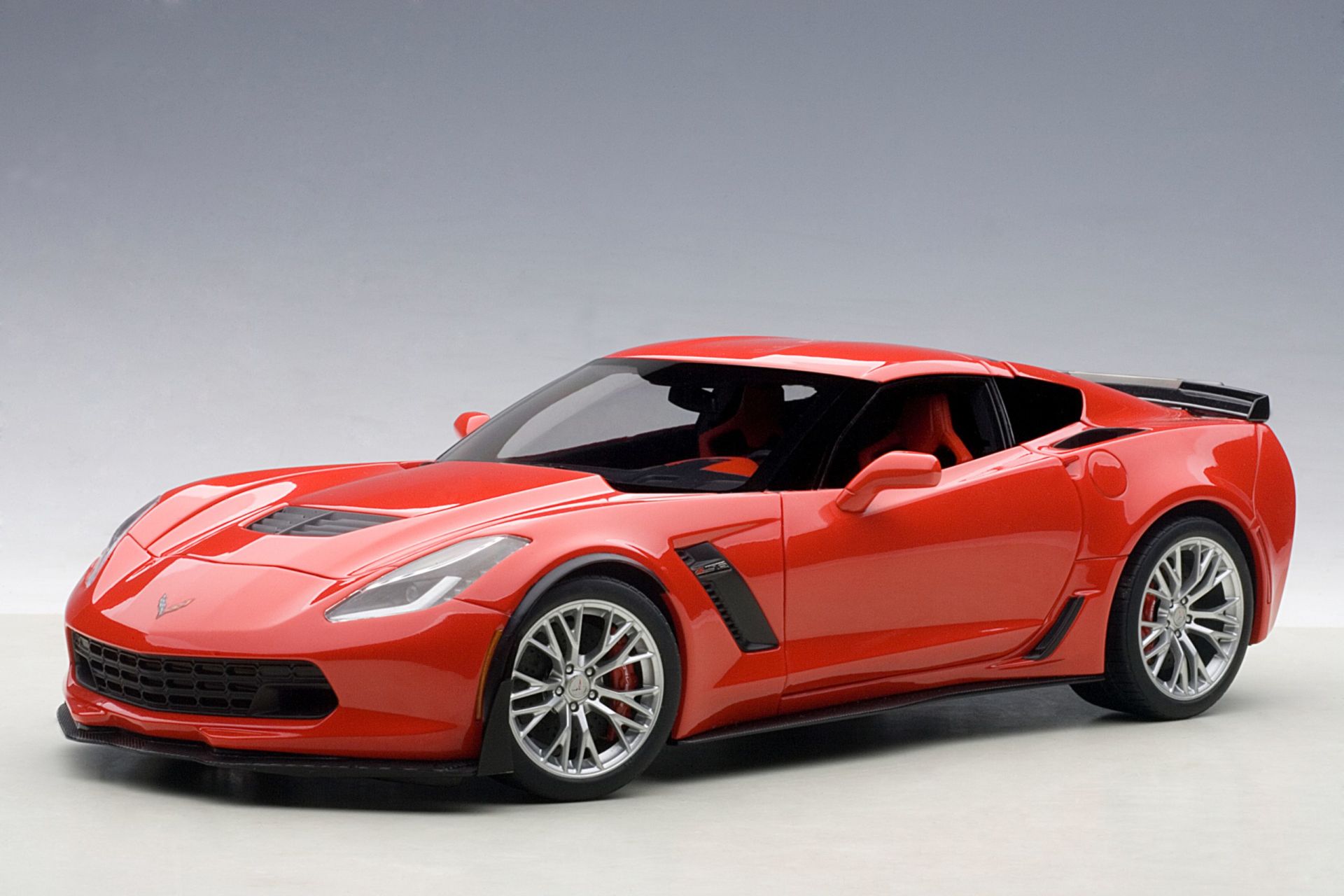 1:18 Chevrolet Corvette C7 Z06 Torch Red - Autoart