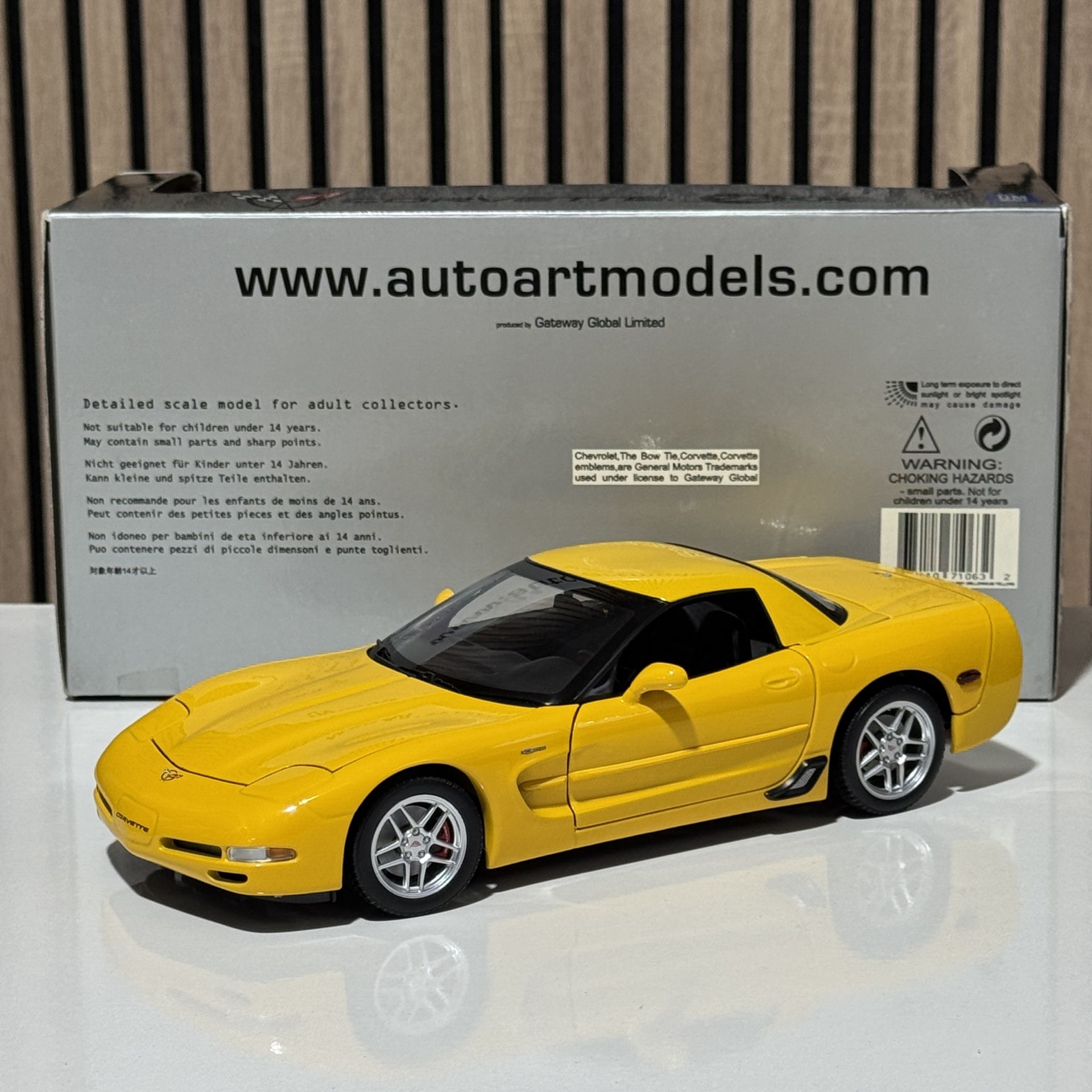 1:18 Chevrolet Corvette C5 Z06 Yellow - Autoart