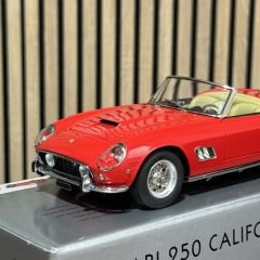 1:18 Ferrari California SWB Red 1960 - CMC