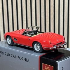 1:18 Ferrari California SWB Red 1960 - CMC