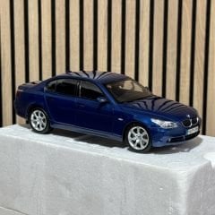 1:18 BMW 5 Serie 545i E60 Mystic Blue - Kyosho