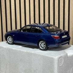 1:18 BMW 5 Serie 545i E60 Mystic Blue - Kyosho