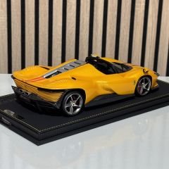1:18 Ferrari Daytona SP3 Giallo Tristrato 48 pcs - BBR
