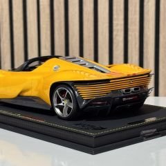 1:18 Ferrari Daytona SP3 Giallo Tristrato 48 pcs - BBR
