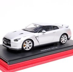 1:18 Nissan GT-R R35 Ultimate Metal Silver 2007 - Autoart