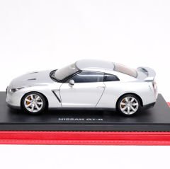 1:18 Nissan GT-R R35 Ultimate Metal Silver 2007 - Autoart