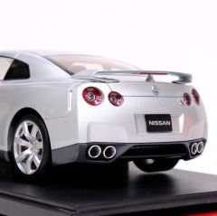 1:18 Nissan GT-R R35 Ultimate Metal Silver 2007 - Autoart