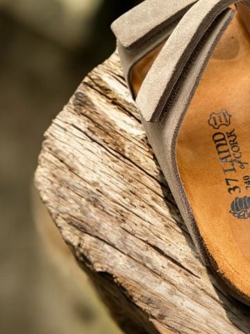 Land of Cork Unisex Hakiki Süet Deri, Doğal Mantar Taban, Ark Destekli, Cırtlı Ayarlanabilir Sandalet