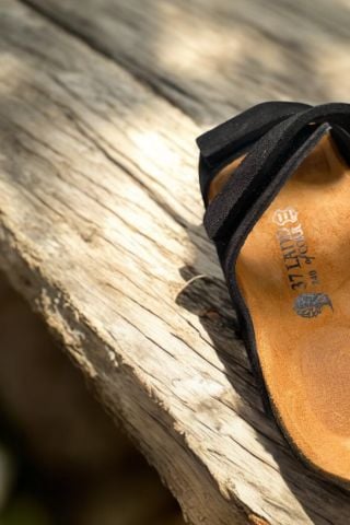 Land of Cork Unisex Hakiki Süet Deri, Doğal Mantar Taban, Ark Destekli, Cırtlı Ayarlanabilir Sandalet