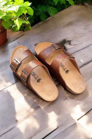 Land of Cork Kahve Hakiki Deri Çift Toka Terlik – Doğal Mantar Taban, Anatomik Unisex