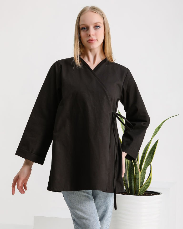 Siyah Yandan Bağlamalı Kimono