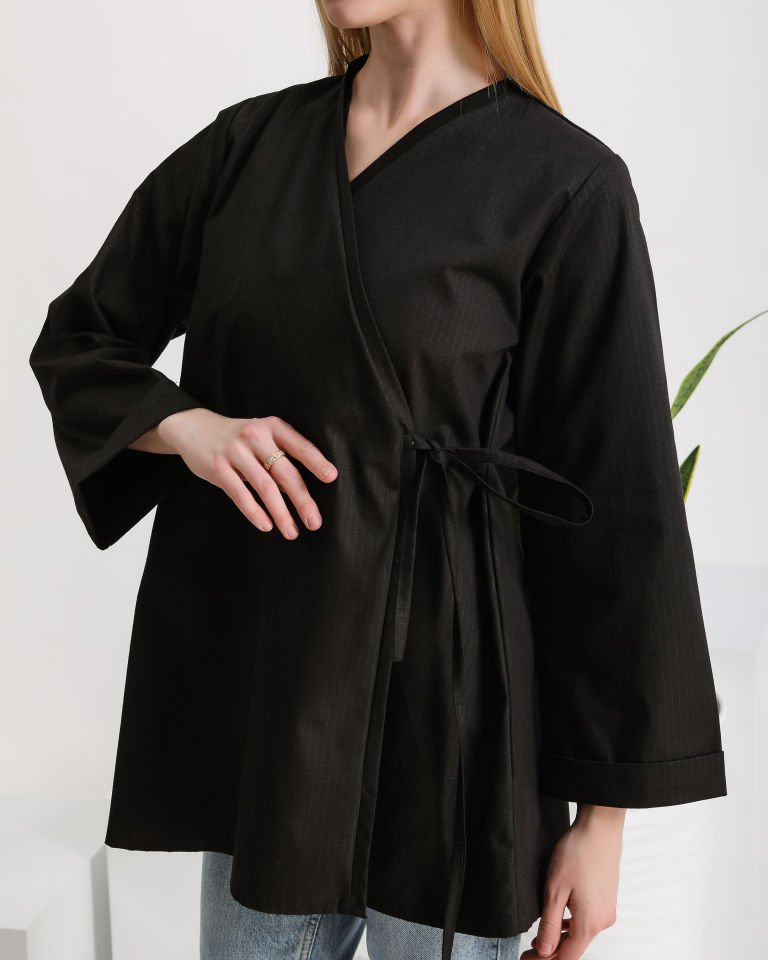 Siyah Yandan Bağlamalı Kimono
