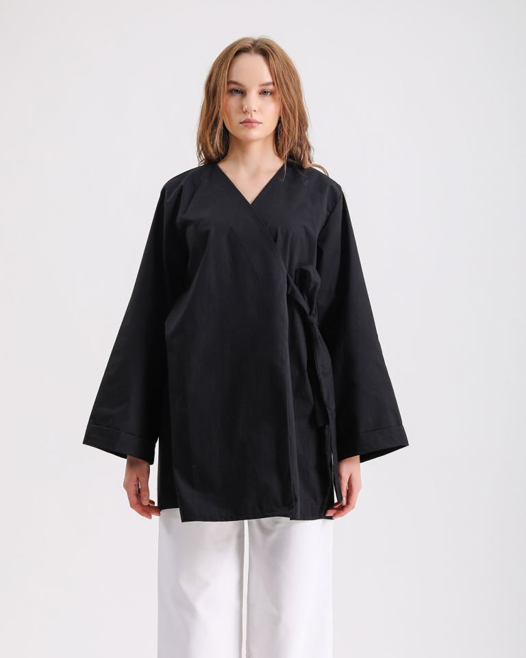 Siyah Bağlamalı Kimono