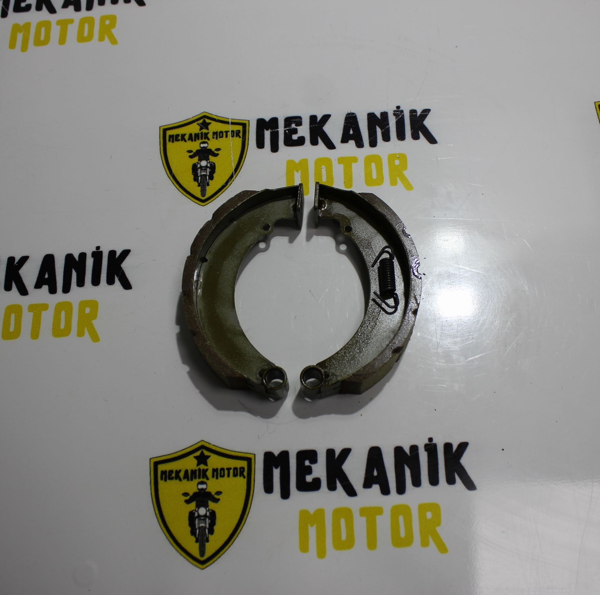 YUKİ ILGAZ PLUS / KRAL TURUVA 8000  180MM ARKA KANPANA BALATA