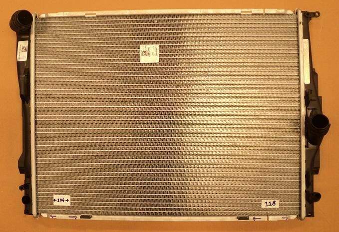 Bmw Radyatör Su Deposu  E81-E82-E87-E88-E90-E91-E92-E93-X1 E84 17117562079