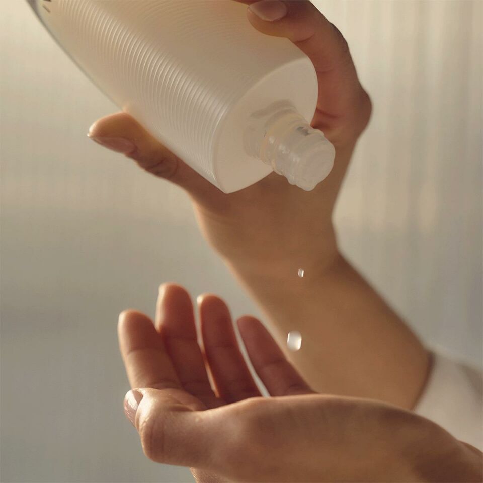 Absolute Silk Micro Essence-In-Lotion - Nemlendirici Bakım Losyonu