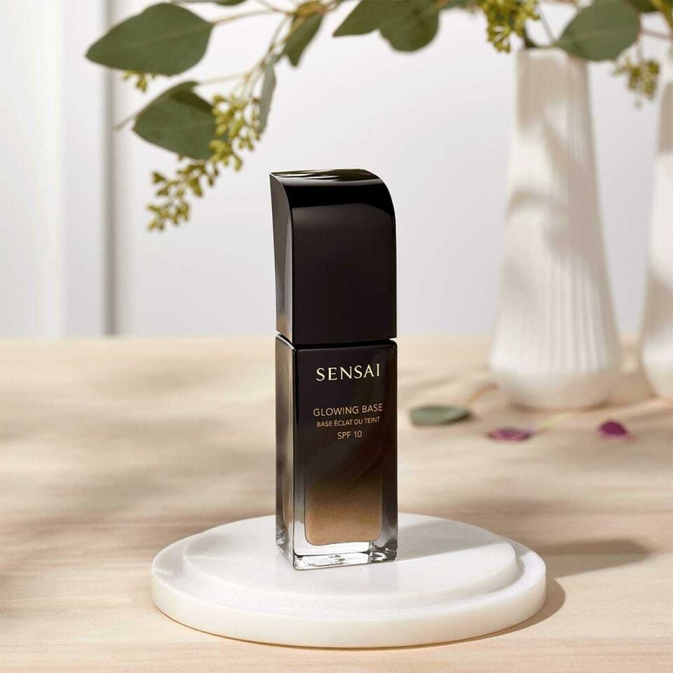 Glowing Base - Aydınlatıcı Makyaj Bazı 30 ml