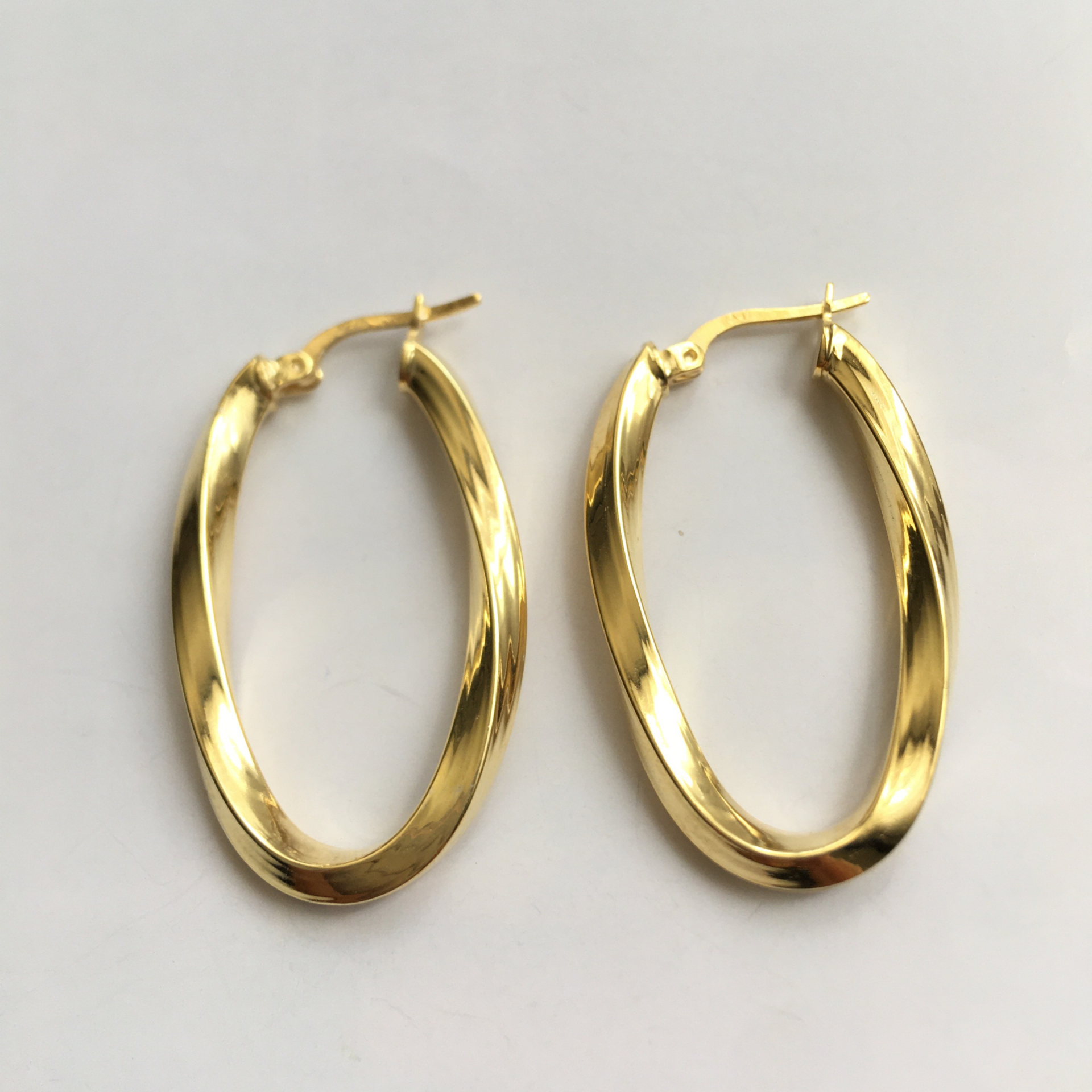 Oval form halka küpe