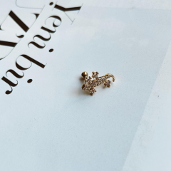 Timsah figürlü piercing