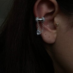 Taşlı sallantılı earcuff