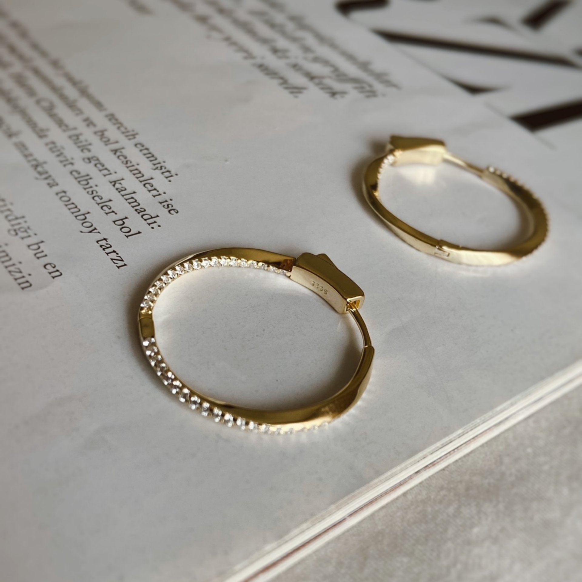İthal gold taşlı halka küpe