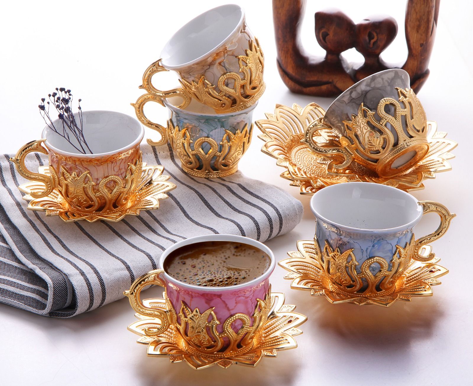 AHSEN TİRYAKİ DESENLİ KARIŞIK KAHVE SETİ ALTIN