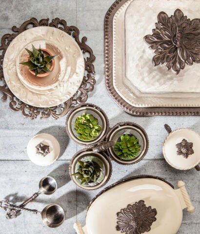 Acanthus Pastry Keeper