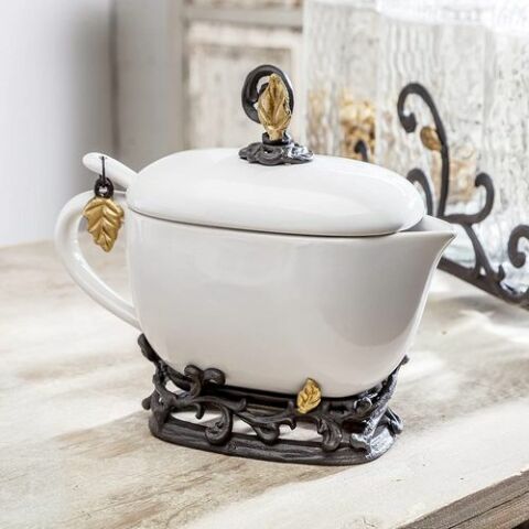 Sauce Boat w/Ladle & Base