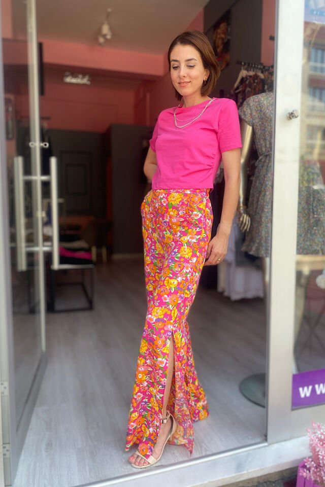 Yakası Zincirli Kısa Tişört-Pembe