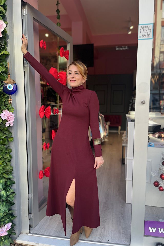Balıkçı Yaka Yırtmaçlı Çilek Triko Elbise-Bordo