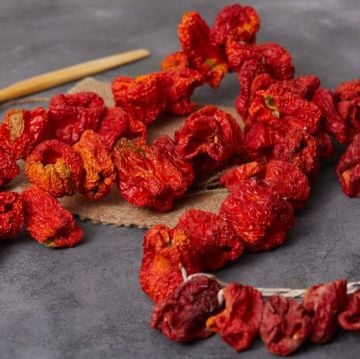 KURUTULMUŞ ACI  BİBER 1 DİZİ 45 vs 50 ADET ARASIDIR