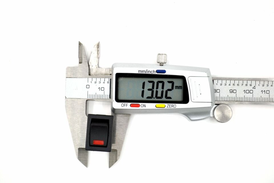12V Oto Elektrik Anahtarı Kırmızı Ledli Siyah Dikdörtgen 1-0 MT-ANK27