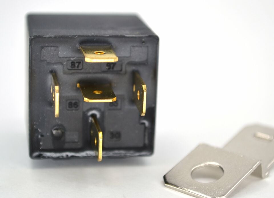 12V 40A Mini Röle 5 Fişli Dirençli Su Geçirmez Tek Platin Çift 87 Bacak