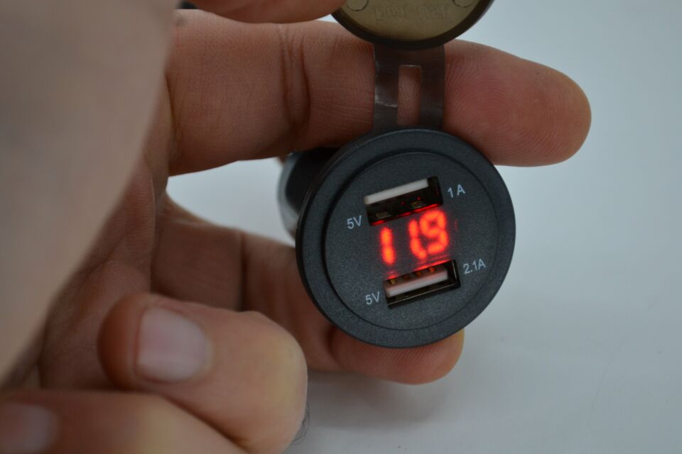 12V Tekne Karavan Akü Voltmetreli USB Şarj Portu MT-06