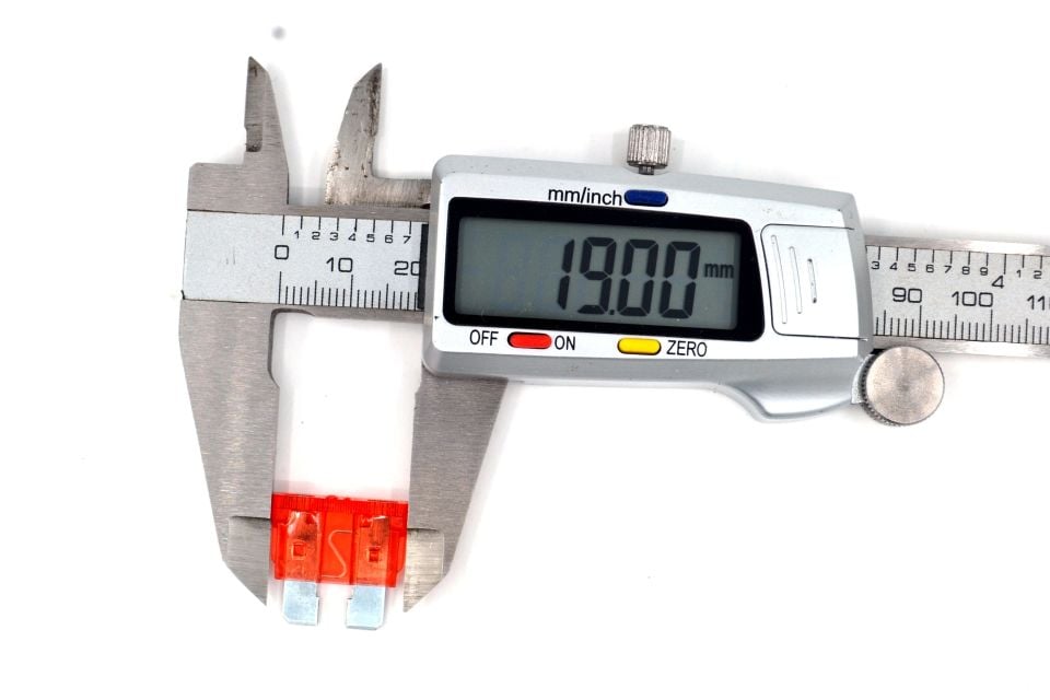 100 Adet 10A Kırmızı Standart Oto Bıçak Sigorta 12V - 32V DC