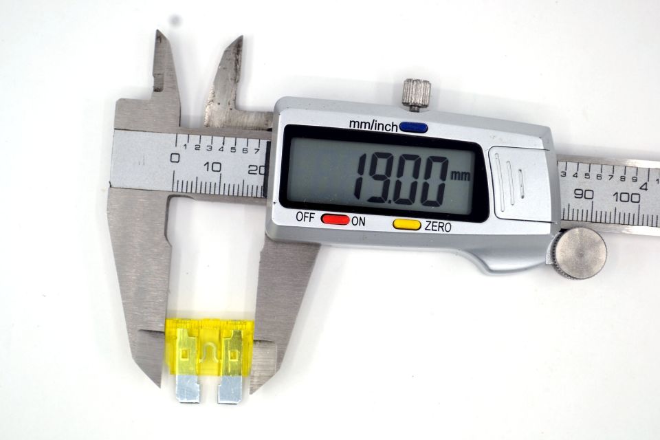 100 Adet 20A Sarı Standart Oto Bıçak Sigorta 12V - 32V DC