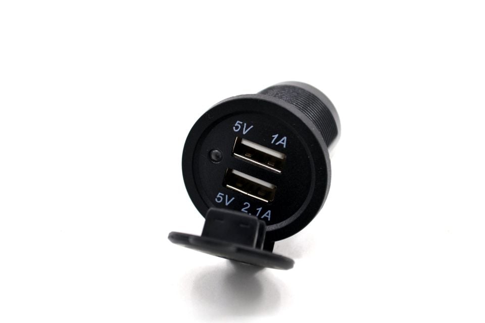 12V Tekne Karavan USB Şarj Portu Kırmızı Işıklı MT-49