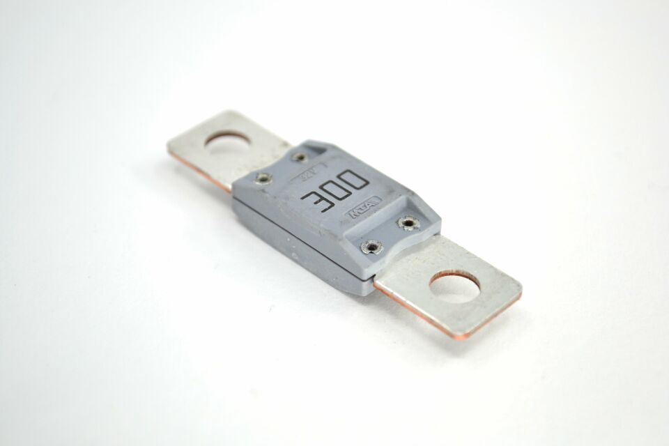 Mega Compact Sigorta 300A Gri 300 Amper DC Bakır