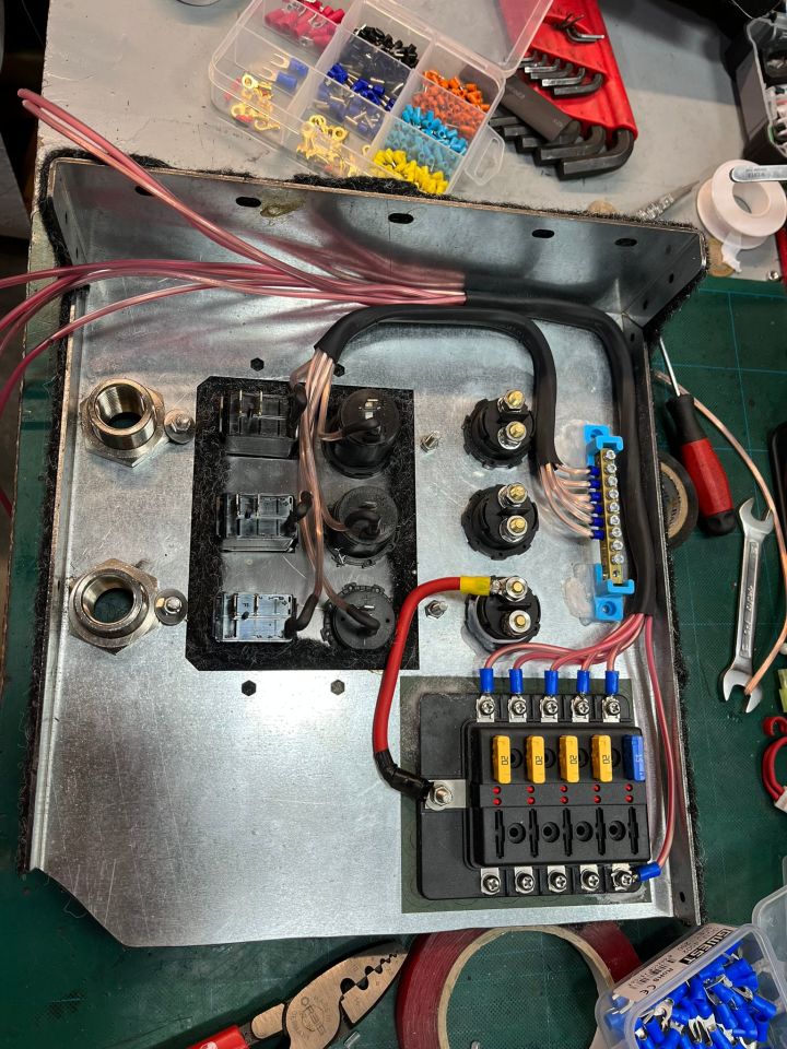 Bıçak Sigorta Kutusu 10 Port İkaz Ledli