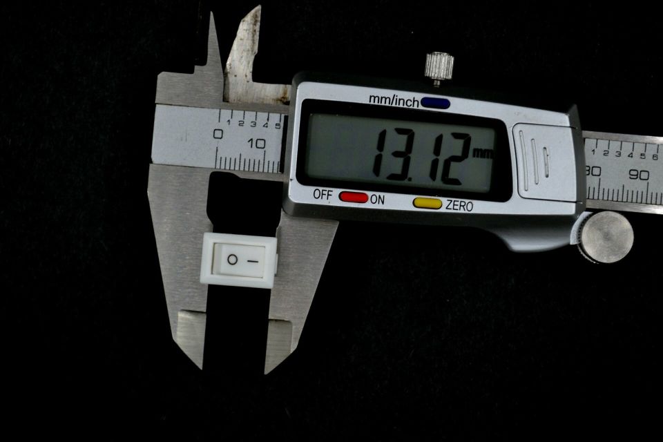 Mini Dikdörtgen Beyaz Elektrik Anahtarı 1-0 Işıksız Rocker 12V-220V MT-ANK04