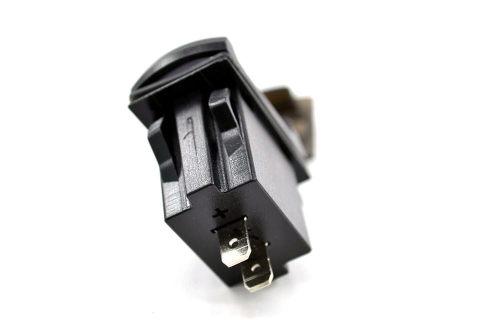 12V 24V DC USB 4.2A Şarj Port Voltmetreli Dikdörtgen Kırmızı Rakam MT-SK53