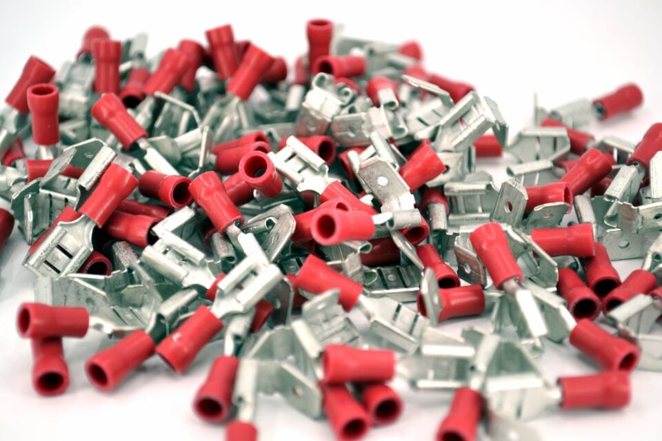 100 Adet 0,50-1,50mm Kablo Ucu 6,3 Erkek Dişi Dönüşlü Fiş Kırmızı Sıkmalı MT-SPGK63