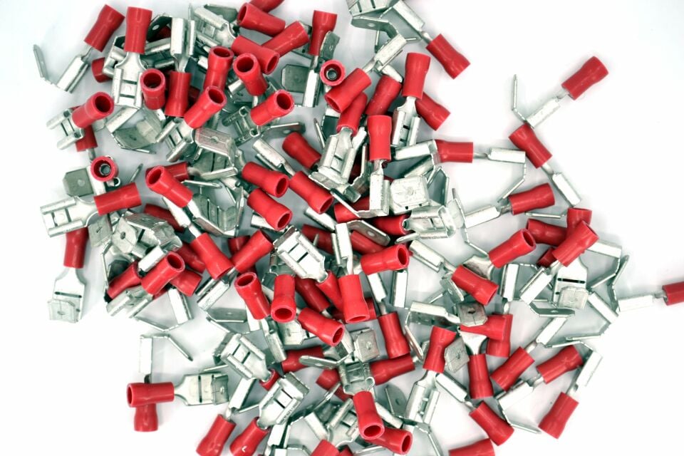 100 Adet 0,50-1,50mm Kablo Ucu 6,3 Erkek Dişi Dönüşlü Fiş Kırmızı Sıkmalı MT-SPGK63