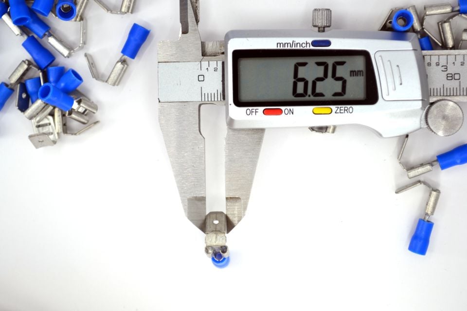 100 Adet 1,50-2,50mm Kablo Ucu 6,3 Erkek Dişi Dönüşlü Fiş Mavi Sıkmalı MT-SPGM63
