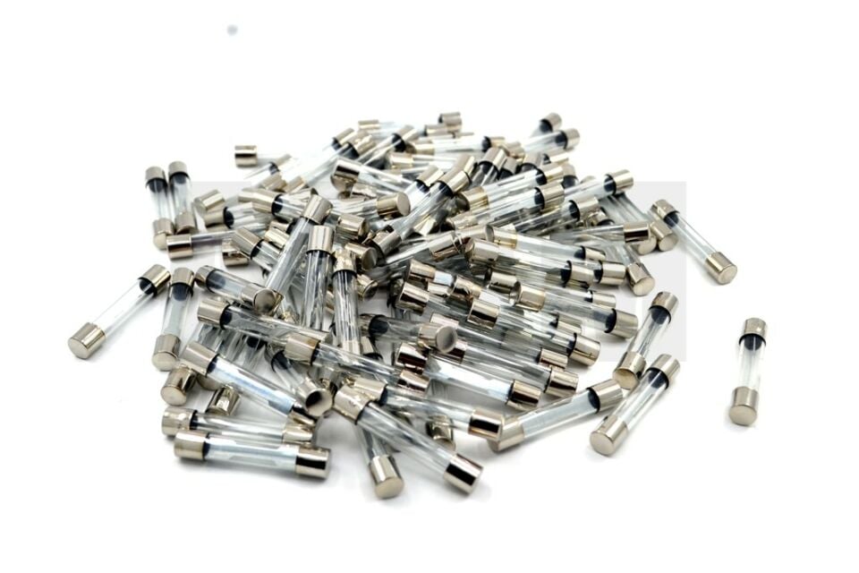 100 Adet 5 Amper Cam Sigorta 5A 6X30mm MT-CAM3005