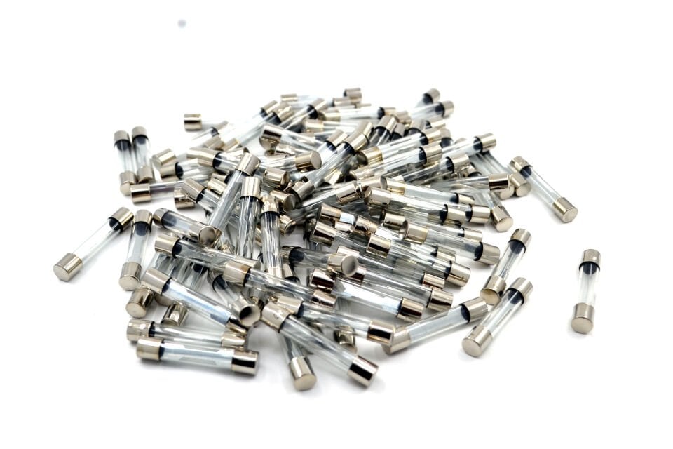 100 Adet 1 Amper Cam Sigorta 1A 6X30mm MT-CAM3001