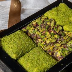 Bohca with Pistachio and Finger Turkish Delight 700 g Box
