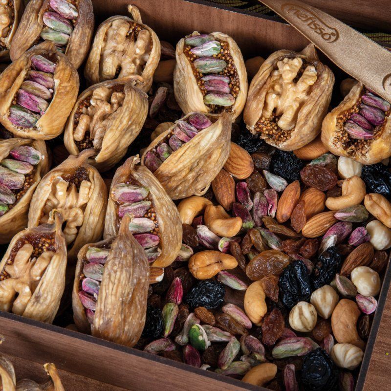 Fig Wooden Box Filled with Walnuts and Pistachios Net: 1000 g